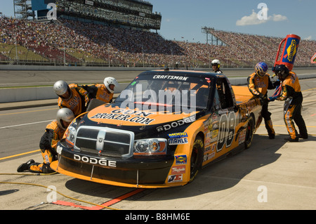 Jason White Gruben seinem NASCAR Dodge Ram Truck beim Cool City Customs 200 Rennen in Michigan International Speedway 2008 Stockfoto