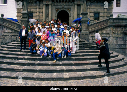 Ecuadorans, ecuadorianischen, Studenten, Student, Exkursion, die Kirche San Francisco, Plaza de San Francisco, Quito, Provinz Pichincha, Ecuador, Südamerika Stockfoto