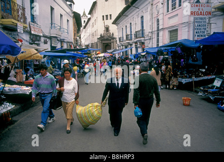 Ecuadorans, ecuadorianischen Volk, Straßenverkäufer, Ipiales Markt, Mercado Ipiales, Quito, Provinz Pichincha, Ecuador, Südamerika Stockfoto