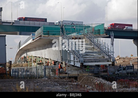 Inkrementell gestartet schob Thurrock Viadukt unter der Autobahn M25 durch riesige Hydraulik-Wagenheber auf den Channel Tunnel Rail Link Stockfoto