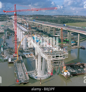 Medway Viadukt im Bau. Es ist Europas längste Highspeed-Eisenbahnbrücke und trägt den Channel Tunnel Rail Link Stockfoto