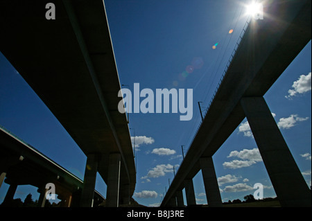 Mündung-Blick auf die drei Brücken, die die Medway Crossing umfassen. Die schlanken High Speed 1 Eurostar-Brücke ist auf der linken Seite. Stockfoto