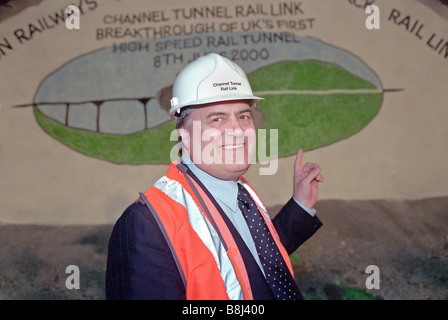 UK stellvertretender Premierminister John Prescott wartet auf den Durchbruch in den North Downs-Tunnel auf den Channel Tunnel Rail Link. Stockfoto