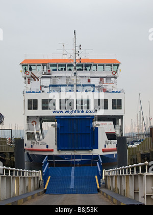 Die Wightlink Fähre neu "Wight Luftraum" verlassen Lymington an seinem ersten Tag im Dienst. Stockfoto