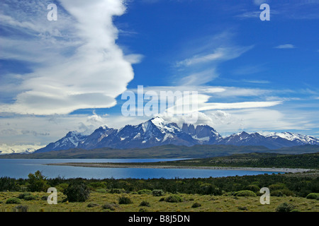 Lago Sarmiento und das Paine-massiv, Torres del Paine Nationalpark, Patagonien, Chile Stockfoto