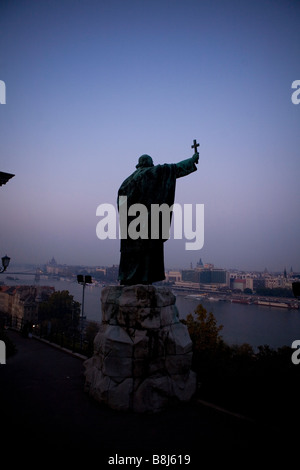 Die Statue des Märtyrers Bischof Gellért St. Gellert auf Gellért Hügel Budapest Ungarn Stockfoto