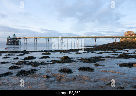 Der viktorianischen Pier am Clevedon in Somerset die einzige vollständig intakte Grade 1 aufgeführten Pier im Land. Stockfoto