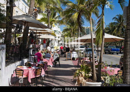 Restaurant am Ocean Drive im Art-Deco-District, South Beach, Miami Beach, Gold Coast, Florida, USA Stockfoto