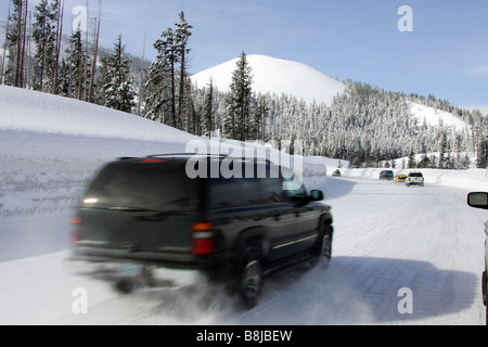 Einer vereisten und verschneiten Weg zum Mount Hood in Oregon in den Vereinigten Staaten Stockfoto