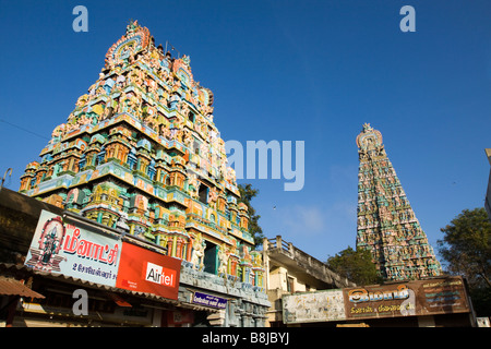 Süd Indien Tamil Nadu Kumbakonam Sarangapani Tempel und wichtigsten Gopurams Weitwinkel Objektiv Ansicht Stockfoto