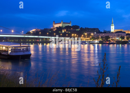 Donau und Blick über Bratislava Stockfoto