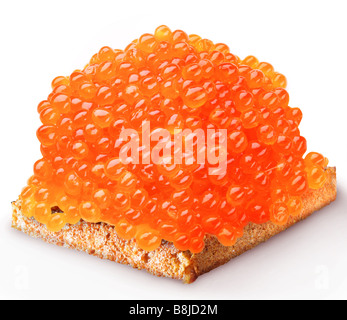 Roter Kaviar auf das Stück Brot Stockfoto