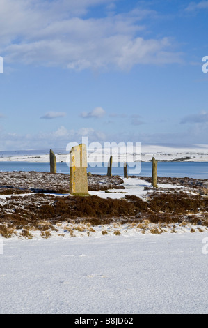 dh RING OF BRODGAR ORKNEY Stone Circle Henge Snowscape Harray Loch Winter Landschaft Vorgeschichte Stockfoto