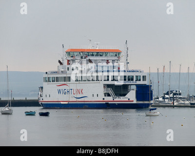 Die Wightlink Fähre neu "Wight Luftraum" verlassen Lymington an seinem ersten Tag im Dienst. Stockfoto