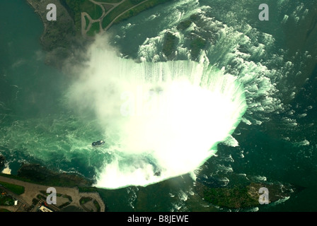 Blick auf den Horseshoe Falls in Niagara aus einem Hubschrauber in Kanada Stockfoto