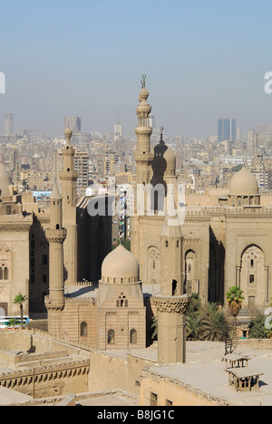 KAIRO, ÄGYPTEN. Die Sultan Hassan und Rifai Moscheen von der Zitadelle aus gesehen. 2009. Stockfoto