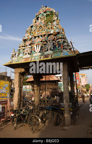 Indien-Tamil Nadu Kumbakonam kleine Gopuram in der Nähe von Swami Sarangapani Tempel Auto Stockfoto