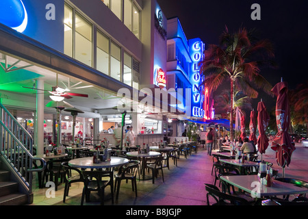 Johnny Rockets Restaurant in der Nacht am Ocean Drive, Art-Deco-District, South Beach, Miami Beach, Gold Coast, Florida, USA Stockfoto