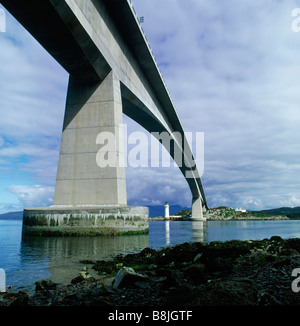 Neue Straße Mautbrücke vom Festland auf Isle Of Skye unter SKYE BRIDGE ISLE OF SKYE Schottland gesehen Stockfoto