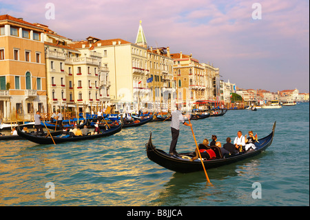 Venedig. Gondel auf dem Canale Grande am Markusplatz. Italien Stockfoto