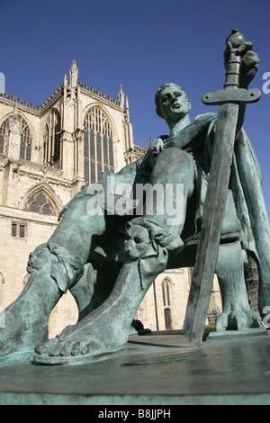 City of York, England. Philip Jackson geformt Constantine das große in der Nähe der South Querschiff des York Minster befindet. Stockfoto