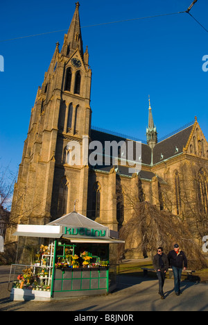 Namesti Miru Platz mit Sv Ludmila Kirche in Vinohrady Bezirk Prag Tschechische Republik Europa Stockfoto