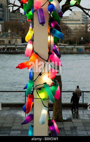 Bunte Laterne/Recycling-Flasche Lichter in der Londoner South Bank Stockfoto