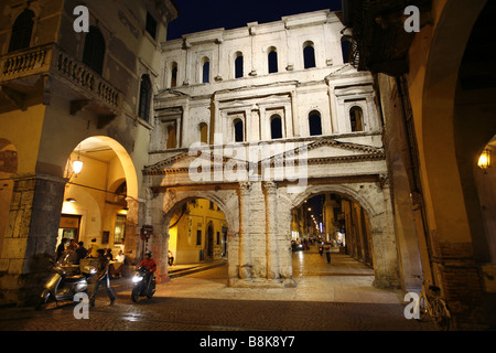 Porta Borsari Torbogen, Verona, Veneto, Italien Stockfoto