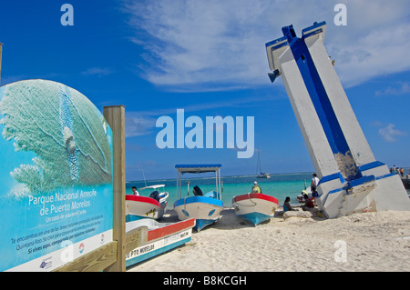 Leuchtturm am Puerto Morelos Caribe Quintana Roo Zustand Mayan Riviera Halbinsel Yucatan Mexiko Stockfoto