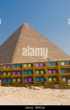 Pyramide in Gizeh mit Show-Leuchten Stockfoto