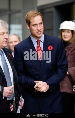 Prinz William in Cardiff im November 2008 tragen eine Erinnerung Mohnblume Stockfoto