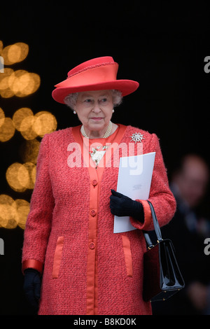 HM BESUCHT DIE KÖNIGIN DER IMPERIAL SOCIETY OF KNIGHTS BACHELOR HUNDERTJÄHRIGEN SERVICE AT ST. PAULS KATHEDRALE IN LONDON Stockfoto