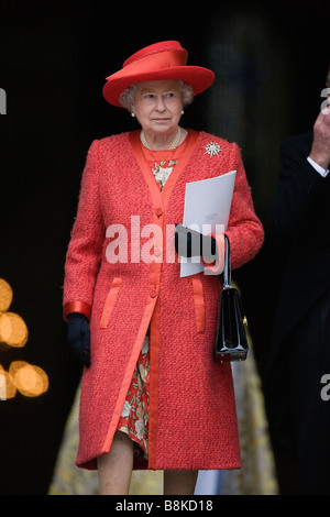 HM DIE KÖNIGIN UND PRINZ PHILIP BESUCHEN DER IMPERIAL SOCIETY OF KNIGHTS BACHELOR HUNDERTJÄHRIGEN SERVICE AT ST. PAULS KATHEDRALE IN LONDON Stockfoto