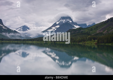 Blick über Swiftcurrent Lake in Glacier Nationalpark Stockfoto