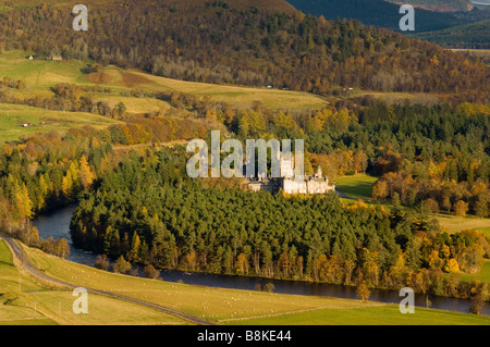 Balmoral Castle, im Tal des Flusses Dee im Herbst, Schottland. Stockfoto