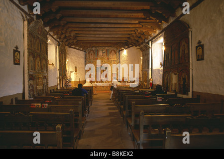 Innenraum der Kirche Santuario Nuestro Senor de Esquipulas in Chimayo New Mexico USA Stockfoto