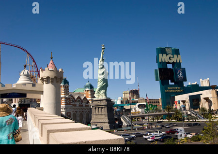 Las Vegas Boulevard in der Nähe von MGM Grand und New York City. Stockfoto