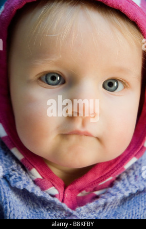 Porträt eines neun Monate alten Baby Mädchen Stockfoto