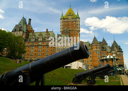 Quebec ist ein Französisch sprechenden Provinz von Kanada. Dies ist das Hotel Frontenac mit Blick auf den St.-Lorenz-Strom Stockfoto