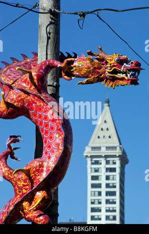 Drachen im International District Smith Tower, Seattle, Washington, USA Stockfoto