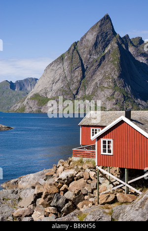 Häuser in Hamnøy, Moskenesøya, Lofoten, Nordland, Norwegen, Skandinavien Stockfoto