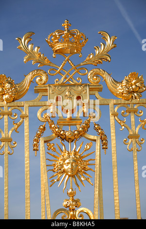 Detail der Eingangstor zum Schloss Versailles, Frankreich Stockfoto