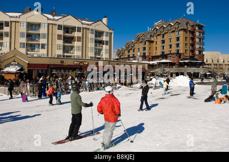 Der Whistler Village an sonnigen Wintertag.  Whistler, BC, Kanada Stockfoto