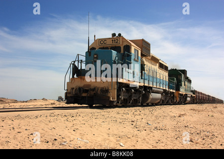 Der längste Zug der Welt. Eisenerz trainieren in der Nähe von Zouérat Mauretanien Westsahara Stockfoto