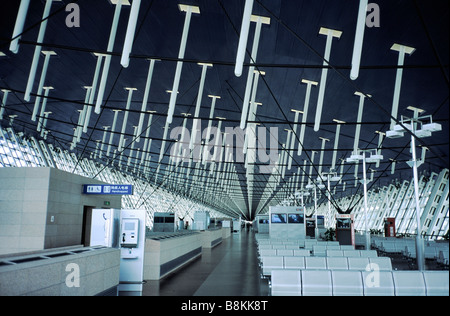 Asien, China, Shanghai. Moderne Halle am Pudong Airport Stockfoto