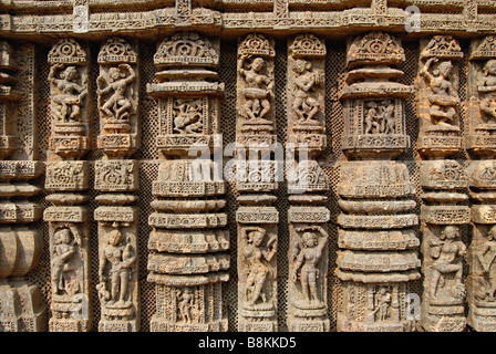 Details der Steinskulptur Bhoga-Mandapa (Angebote Hall). Konark Sun Temple, Orissa, Indien. UNESCO-Weltkulturerbe. Stockfoto