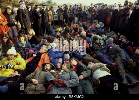 Greenham Berkshire UK 13. Dezember 1982 Demonstranten an Greenham Common Frieden Frauenlager Stockfoto