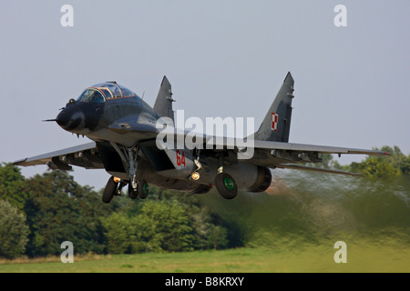 Militärische Kampfjet MiG-29 von polnische Luftwaffe ausziehen Stockfoto