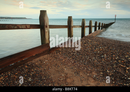 Strand Buhnen in Dawlish Warren blicken nach Exmouth Stockfoto