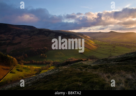 Edale aus Kinder Scout, Peak District National Park, Derbyshire, England, UK Stockfoto